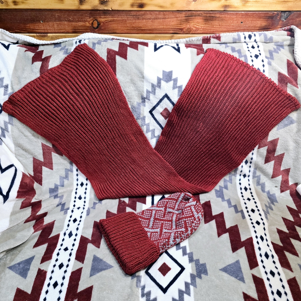 Boutique Oversized Chunky Scarf Beanie Set Red Geometric Nordic Winter Gift Set